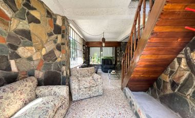 CASA EN VENTA  8 AMBIENTES EN  ALEJANDRO KORN