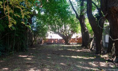 CASA EN VENTA  8 AMBIENTES EN  ALEJANDRO KORN