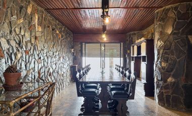 CASA EN VENTA  8 AMBIENTES EN  ALEJANDRO KORN