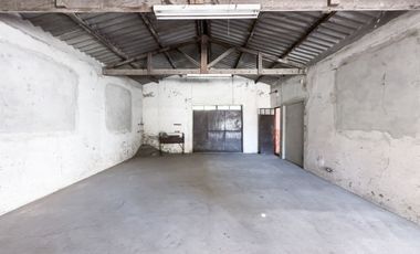 CASA EN VENTA  8 AMBIENTES EN  ALEJANDRO KORN