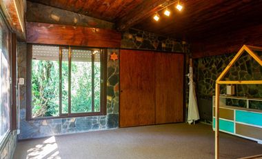 CASA EN VENTA  8 AMBIENTES EN  ALEJANDRO KORN