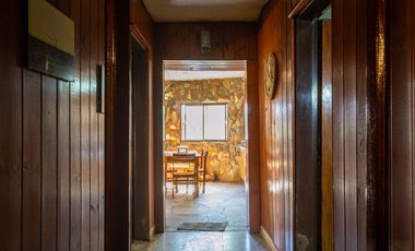 CASA EN VENTA  8 AMBIENTES EN  ALEJANDRO KORN