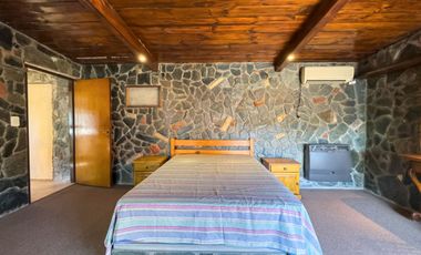 CASA EN VENTA  8 AMBIENTES EN  ALEJANDRO KORN