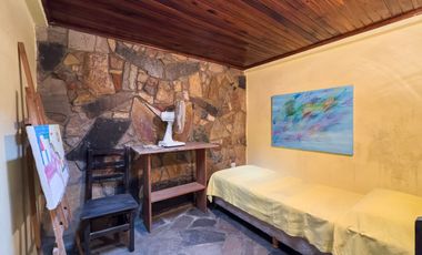CASA EN VENTA  8 AMBIENTES EN  ALEJANDRO KORN