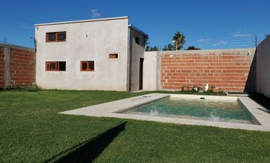 CASA 1 DORMITORIO CON PARQUE Y PILETA