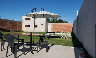 CASA 1 DORMITORIO CON PARQUE Y PILETA