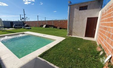 CASA 1 DORMITORIO CON PARQUE Y PILETA