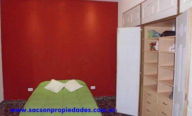 V523 Villa Sarmiento Venta Casa en PH 5 amb.con cochera, patio y piscina Impecable