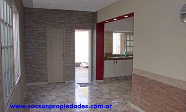 V523 Villa Sarmiento Venta Casa en PH 5 amb.con cochera, patio y piscina Impecable