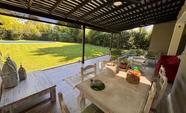 Venta de casa en Echeverria del lago- acepta permuta- Canning