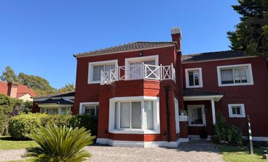 Venta de casa en Echeverria del lago- acepta permuta- Canning