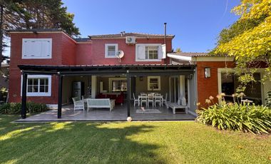 Venta de casa en Echeverria del lago- acepta permuta- Canning