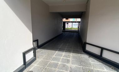 Cochera cubierta. Villa Luzuriaga