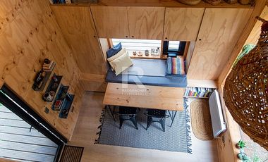 TINY HOUSE AMOBLADA EN PARCELA CON HERMOSO BOSQUE NATIVO
