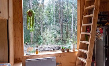 TINY HOUSE AMOBLADA EN PARCELA CON HERMOSO BOSQUE NATIVO