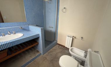 Casa en venta - 3 Dormitorios 2 Baños - 275Mts2 - Ostende