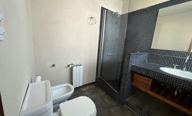 Casa en venta - 3 Dormitorios 2 Baños - 275Mts2 - Ostende