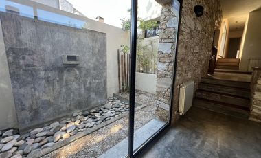 Casa en venta - 3 Dormitorios 2 Baños - 275Mts2 - Ostende