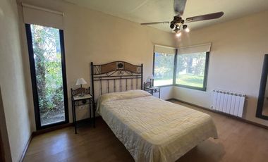 Casa en venta - 3 Dormitorios 2 Baños - 275Mts2 - Ostende