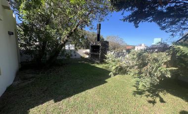 Casa en venta - 3 Dormitorios 2 Baños - 275Mts2 - Ostende