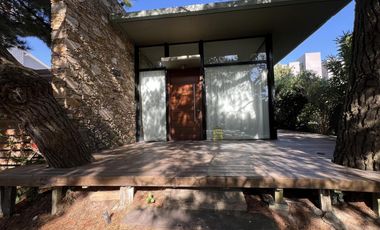 Casa en venta - 3 Dormitorios 2 Baños - 275Mts2 - Ostende