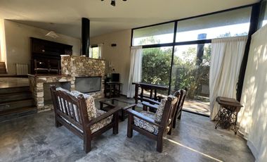 Casa en venta - 3 Dormitorios 2 Baños - 275Mts2 - Ostende