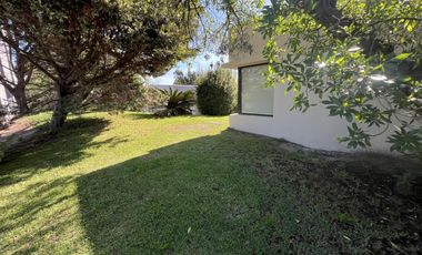 Casa en venta - 3 Dormitorios 2 Baños - 275Mts2 - Ostende