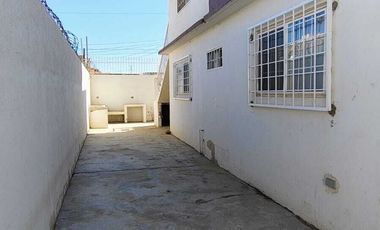 Casa semi-amueblada en renta, 1 nivel en Centro Artesanal