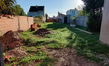 VENDO LOTE CON QUINCHO EN CONSTRUCCION (NECOCHEA)