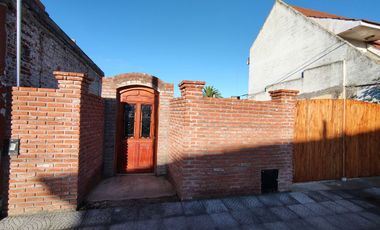 VENDO LOTE CON QUINCHO EN CONSTRUCCION (NECOCHEA)