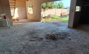 VENDO LOTE CON QUINCHO EN CONSTRUCCION (NECOCHEA)