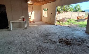 VENDO LOTE CON QUINCHO EN CONSTRUCCION (NECOCHEA)