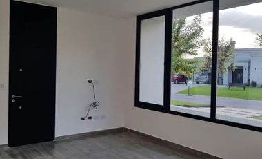 CASA 4 AMBIENTES EN ALQUILER EN TERRAVISTA
