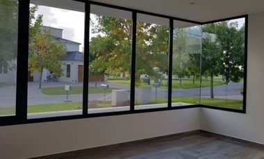 CASA 4 AMBIENTES EN ALQUILER EN TERRAVISTA