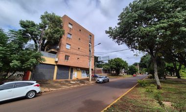 MONOAMBIENTE EN ALQUILER CON BALCÓN Y PARRILLA A PASOS DE LA COSTANERA.-