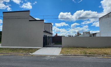 MODERNA CASA DE 3 DORMITORIOS