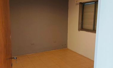 ALQUILER CASA 3 AMBIENTES CON GARAGE LOTE PROPIO