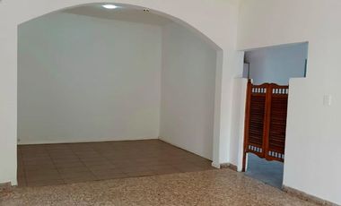 ALQUILER CASA 3 AMBIENTES CON GARAGE LOTE PROPIO