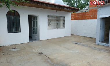 ALQUILER CASA 3 AMBIENTES CON GARAGE LOTE PROPIO