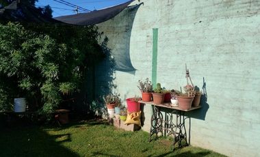 Casa en VENTA de 3 dormitorios, quincho, parque y garaje en Guernica este.