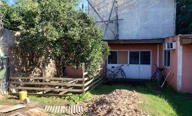 Casa en VENTA de 3 dormitorios, quincho, parque y garaje en Guernica este.