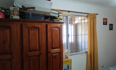 Casa en VENTA de 3 dormitorios, quincho, parque y garaje en Guernica este.