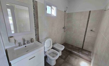 MUY LINDO DEPARTAMENTO EN CARLOS PAZ, ALQUILER PERMANENTE A 2 AÑOS.Céntrico, con todos los Servicios