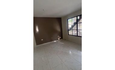 En venta 2 CASAS con salida independiente