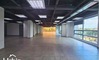 Arriendo Oficina de 642 m² sobre la Autopista Norte con Calle 100