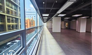 Arriendo Oficina de 642 m² sobre la Autopista Norte con Calle 100