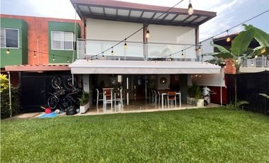 CASA EN VENTA EN JAMUND -  VISTA AL PARQUE Y AMPLIOS ESPACIOS