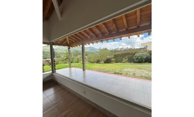 Se vende finca en construcción tradicional en unidad cerrada en La Cej