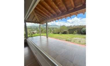 Se vende finca en construcción tradicional en unidad cerrada en La Cej