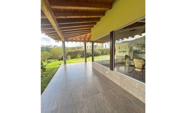 Se vende finca en construcción tradicional en unidad cerrada en La Cej
